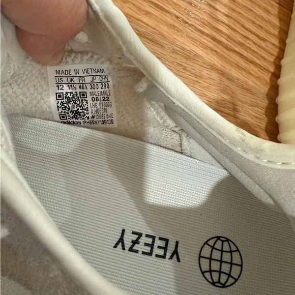Yeezy boost 350 EUC size 12 - Picture 4 of 4